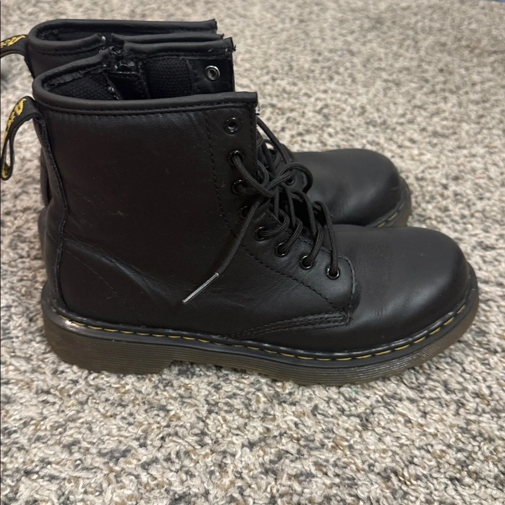 DR. MARTENS AIR WALK delaney KIDS SIZE 4